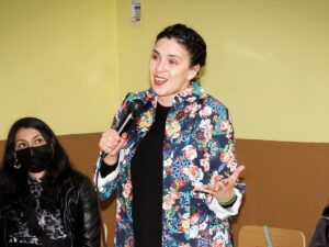 Karol Cariola reaccionó a grueso error que cometió Canal 13: 