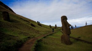 Suspenden clases en Rapa Nui por aumento de casos de COVID-19