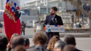 Presidente Boric presenta agenda proinversión con garantía estatal a pie hipotecario