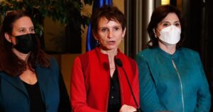 Carolina Tohá: Gobierno se querellará por amenazas contra parlamentarios para evitar proceso constituyente