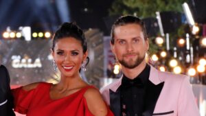 Jean Philippe Cretton luce colorido regalo de Pamela Díaz