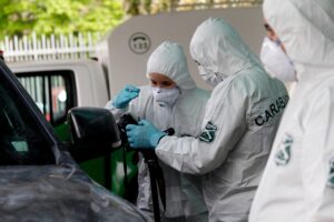 Roban 13 camionetas de alta gama desde parcela en el sector de El Noviciado en Pudahuel