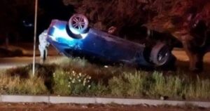 Camioneta de Fernando Solabarrieta aparece volcada en La Ligua