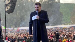 El comentado video de Julio César Rodríguez tomando un pipeño al seco en Fiestas Patrias