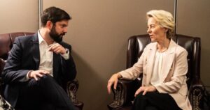 Gabriel Boric se reúne con presidenta de Comisión Europea en cita marcada por acuerdo con UE