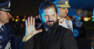 Gabriel Boric se compara con Bolsonaro y dice que diferencias lo “enaltecen”