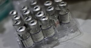 Covid-19: llega a Chile la primera remesa de la vacuna bivalente