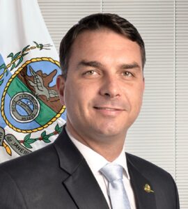 Hijo de Jair Bolsonaro publica fake news sobre Chile