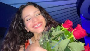 Rosalía recibió propuesta de matrimonio en pleno concierto en Canadá