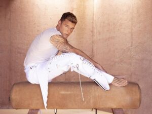 Ricky Martin comparte un clip y enloquece a los fans con su baile desde el escenario