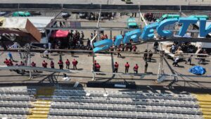 VIDEO - Hinchas de Colo Colo colapsan techo del Monumental en medio de arengazo