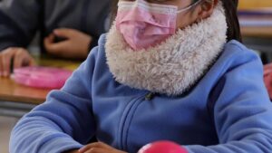 Mineduc: directores o sostenedores de colegios no pueden exigir el uso de mascarilla