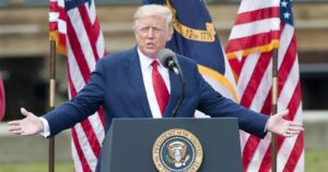 Donald Trump se atribuye que Jair Bolsonaro haya avanzado a la segunda vuelta en las elecciones en Brasil