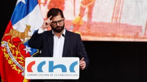 Boric defiende reforma tributaria y llama a 