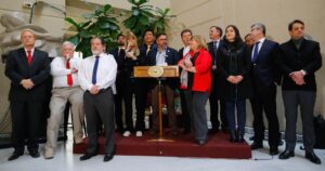 Quiebre en la oposición: PDG, Amarillos y Republicanos anuncian mesa paralela de cara a proceso constituyente