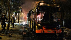 Pasajero incendió bus del Transantiago en Pedro Aguirre Cerda