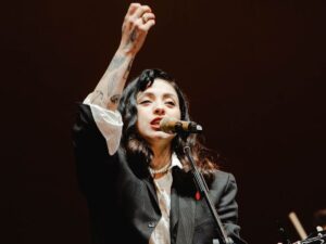 Filtración de correos en México: Ejército vigiló a Mon Laferte y colectivos feministas