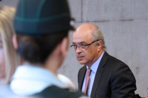 Abusos sexuales a pacientes: piden 16 años de cárcel para ex oncólogo de la Clínica Las Condes