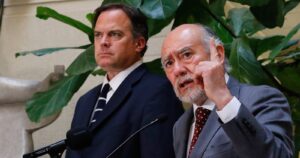 Senadores DC valoran urgencia del Gobierno para proyecto que establece voto obligatorio