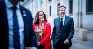 Canciller Urrejola se reúne con secretario de Estado de EE.UU. y destaca 