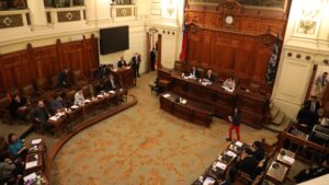 Con el PDG y Amarillos: retoman diálogos constituyentes tras aparición de mesa paralela