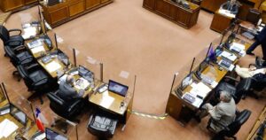 Comisión de Constitución del Senado aprueba prohibir matrimonio adolescente