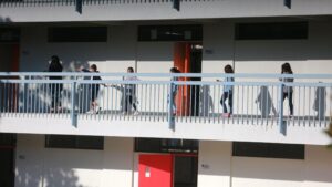 Corte de agua: las medidas que se tomarán en los colegios de las 8 comunas afectadas