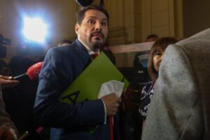 Autorizado por el senador Juan Castro: 
