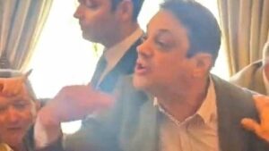 VIDEO - Gaspar Rivas agrede a mujer en medio de pelea en la mesa constituyente paralela