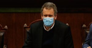 Ministro de Transportes defiende presencia de Nicolás Valenzuela en directorio de Metro: 