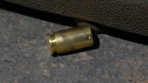 Joven fue baleado en la salida de un night club en Santiago