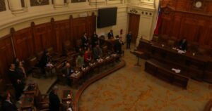 Órgano paritario, con pueblos originarios y expertos: oficialismo presenta propuesta de proceso constituyente