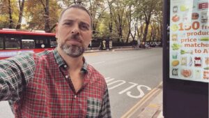 VIDEO - José Antonio Neme es captado respondiéndole a camarógrafos de Mucho Gusto que le pidieron cuidado con sus palabras: 