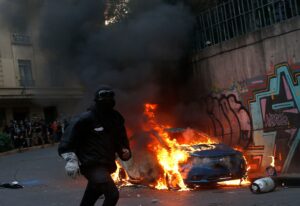 Cadem y aniversario del 18-O: 58% cree que uso de la fuerza policial fue proporcional ante violencia en las calles