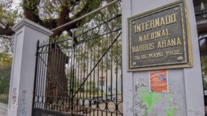 Liceos emblemáticos de Santiago tendrán clases online por el aniversario del estallido social