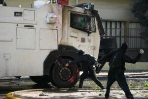 Suben las agresiones a Carabineros y 96% de los detenidos por maltrato de obra están libres