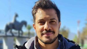 VIDEO - Simón Oliveros fue agredido en Plaza Baquedano durante protestas por el 18-O