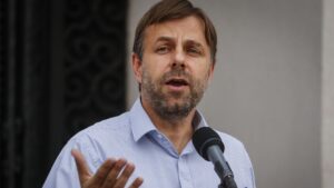 Codina emplaza a Boric por saqueos: 