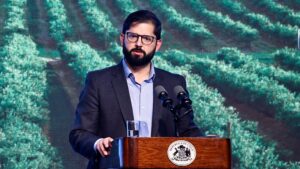 Boric responde a Codina por saqueos en Puente Alto: 