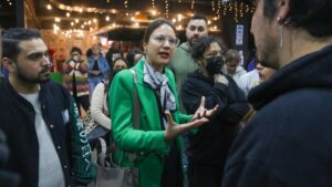 Irací Hassler visitó a locatarios saqueados en el centro de Santiago