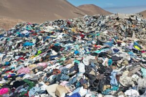 Transformarán toneladas de ropa en innovador aislante para viviendas