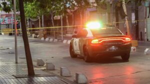 Investigan homicidio en pleno barrio Meiggs de Santiago