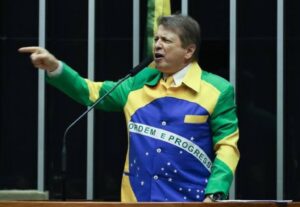 Brasil: diputado pro Bolsonaro afirma que estudiantes que protestan deberían ser quemados vivos
