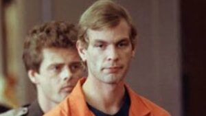 El sitio eBay prohibió la venta del disfraz del asesino serial Jeffrey Dahmer