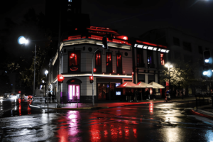 Grafitis en edificio: la ordenanza municipal usada para multar a dueño del Red Pub