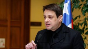 Gaspar Rivas defiende 