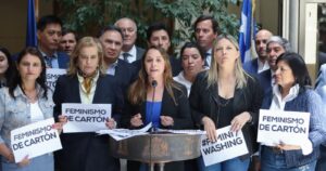 Diputadas de oposición acusan maniobra del Gobierno para dilatar proyecto de extensión del postnatal