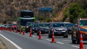 Choque de bus con un auto provocó gigantesco taco en la Ruta 68