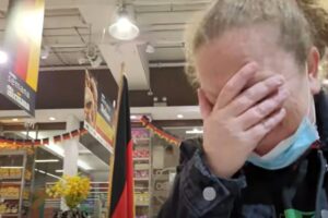 Por qué una youtuber argentina llora al comprar en supermercado chileno