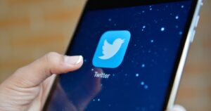 Elon Musk concreta la compra de Twitter y despide a altos ejecutivos de la red social